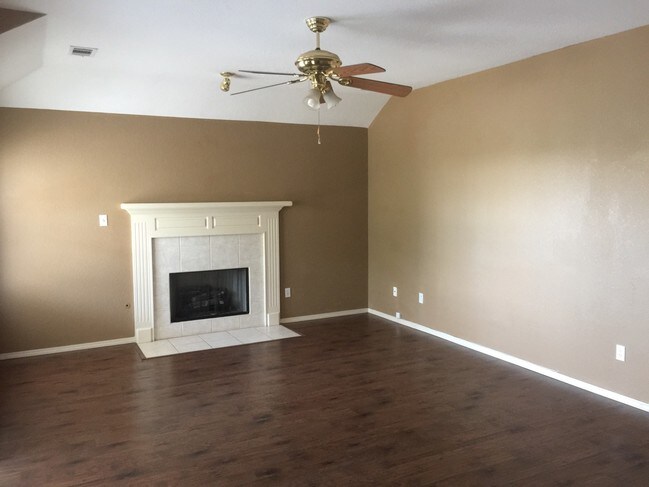 Building Photo - 6808 Red Pine Dr