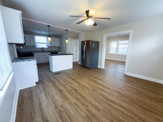 Foto del edificio - Gorgeous 4BR Renovation with Stylish Updates and Plenty of Space!
