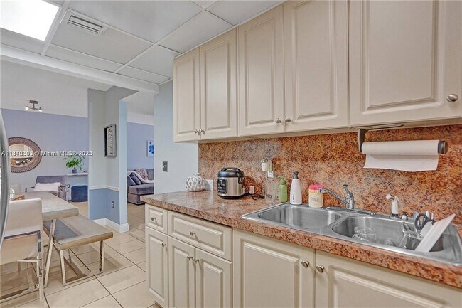 Foto del edificio - 1490 W 42nd Pl