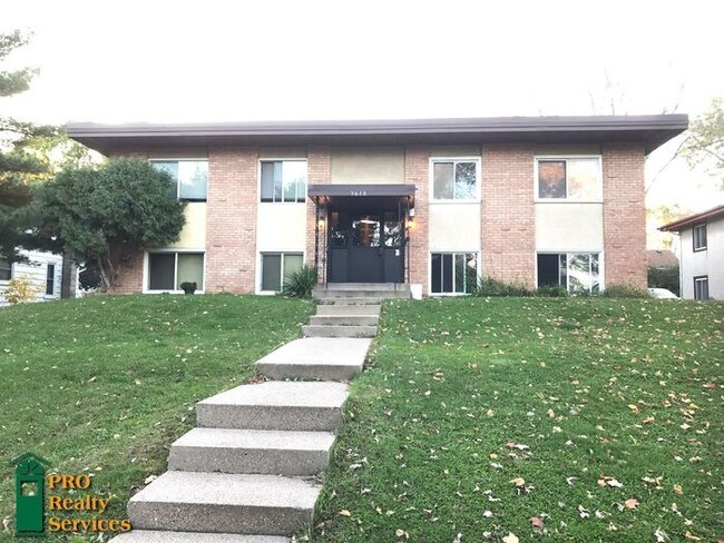 Building Photo - Upper Level 2 Bedroom Apartment