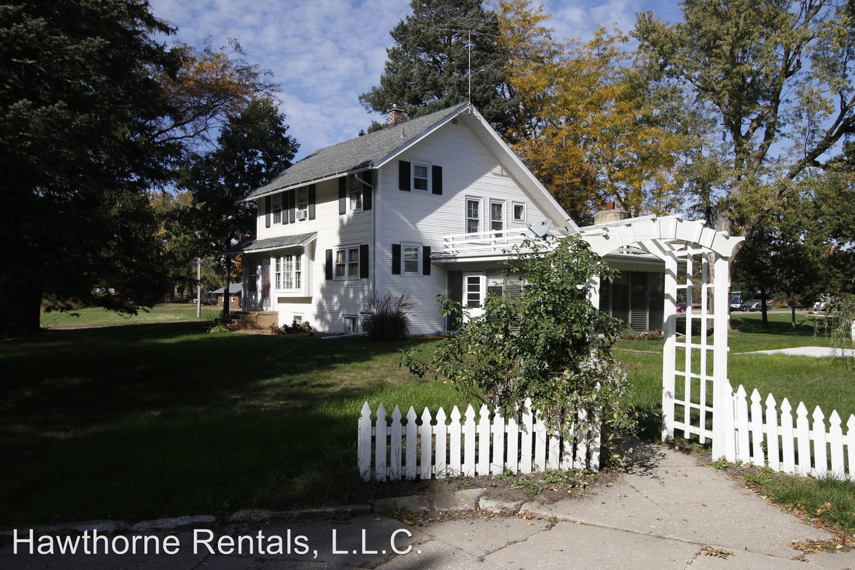 Primary Photo - 2470 Logan Ave