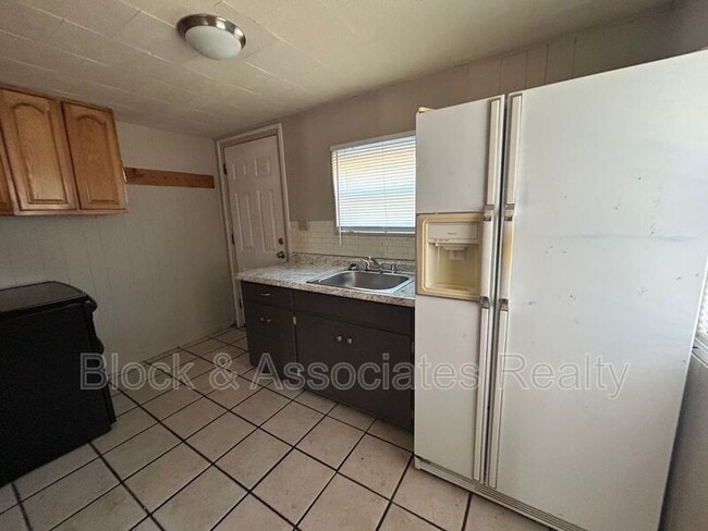 Building Photo - 409 Dobson St