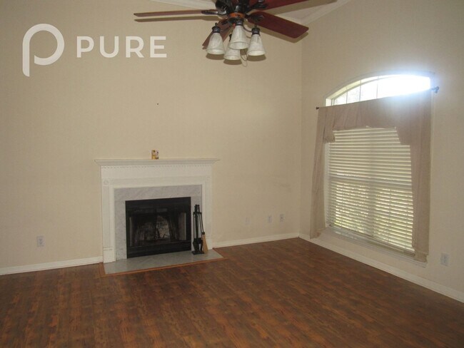 Foto del edificio - 266 Rocky Ridge Dr