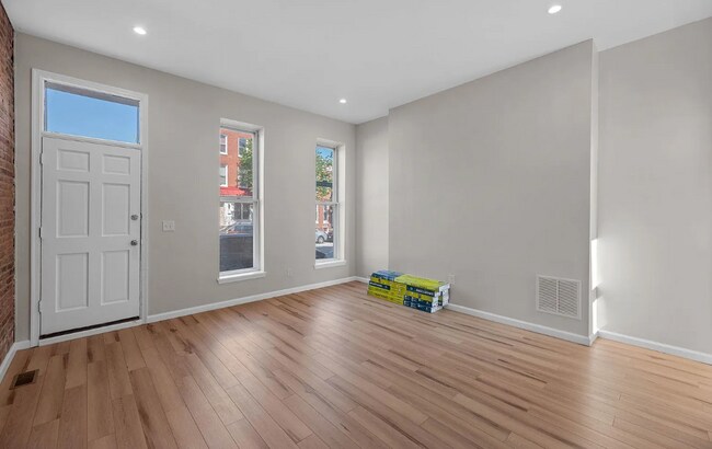 Foto del edificio - 121 N Patterson Park Ave