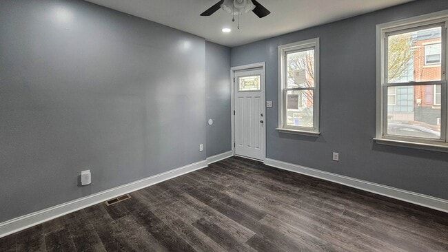 Building Photo - New Price!