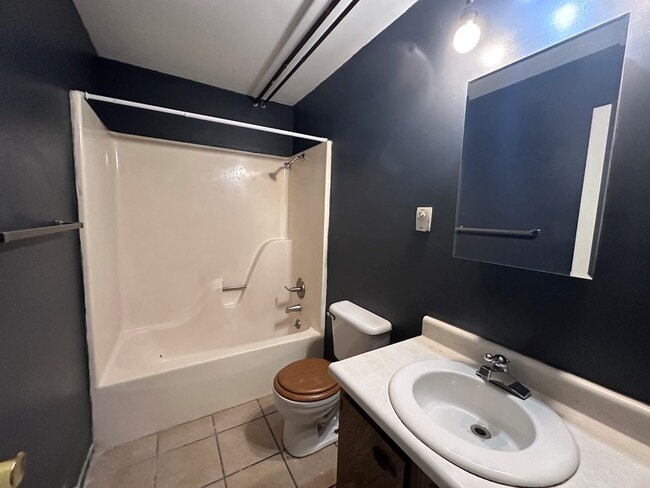 Building Photo - 504-3 Woodbury-