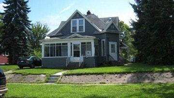 Building Photo - 315 Chippewa St