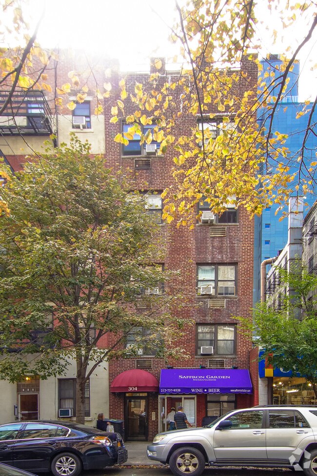 Front View - 304 E 78th St