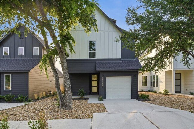 Building Photo - 2216 Yellow Jacket Ln