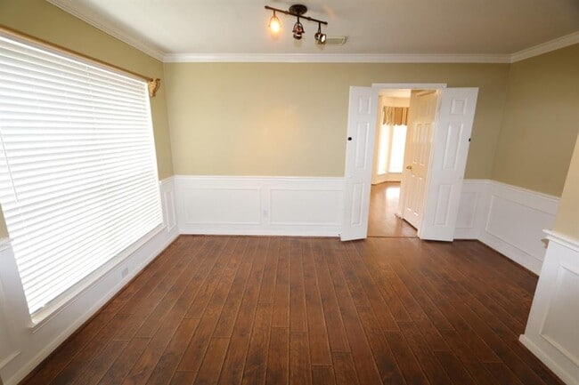 Building Photo - 727 Darone Ct