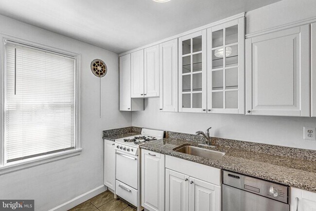 Foto del edificio - 6609 Potomac Ave