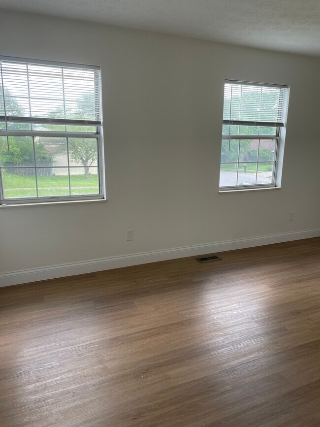 Building Photo - 3755 Springwood Dr