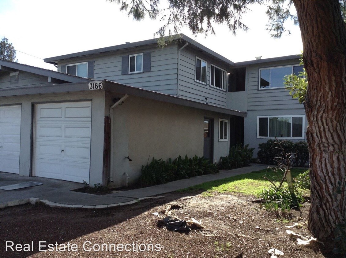 Primary Photo - 3166 Moorpark Ave