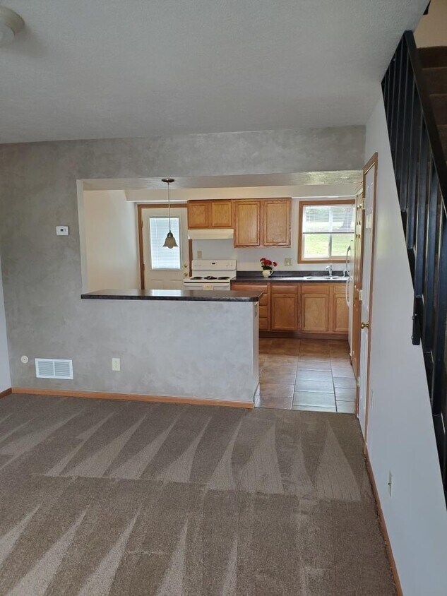 Primary Photo - 263 Lilac Pl