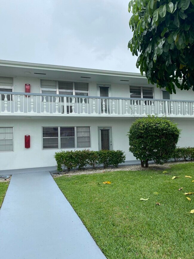 Building Photo - 102 Andover D