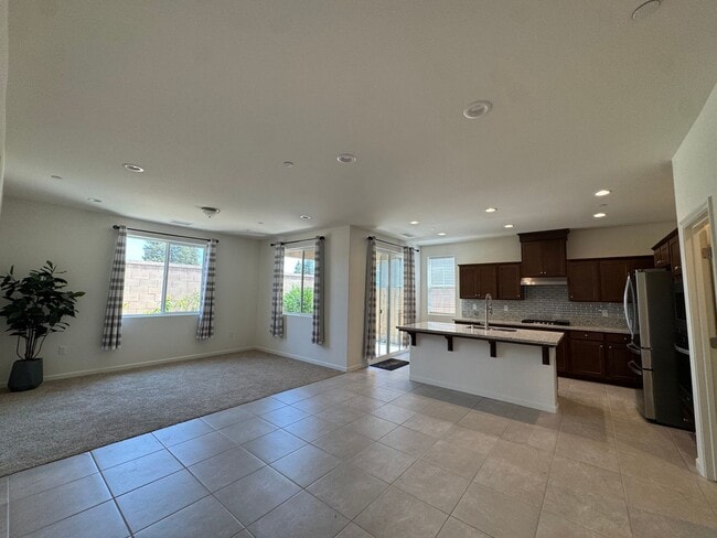 Building Photo - 1267 Las Rosas Ave