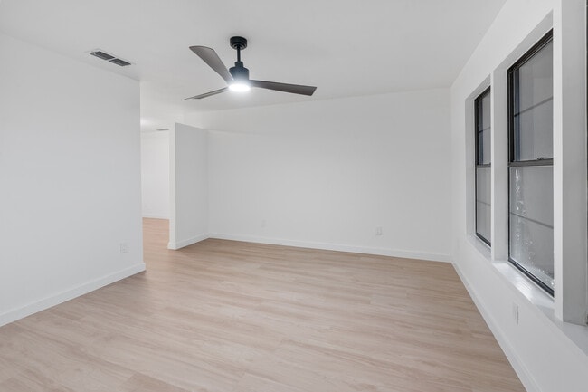 Building Photo - 6213 N 17th St