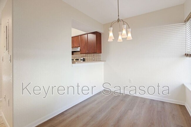 Foto del edificio - 4946 25th St W