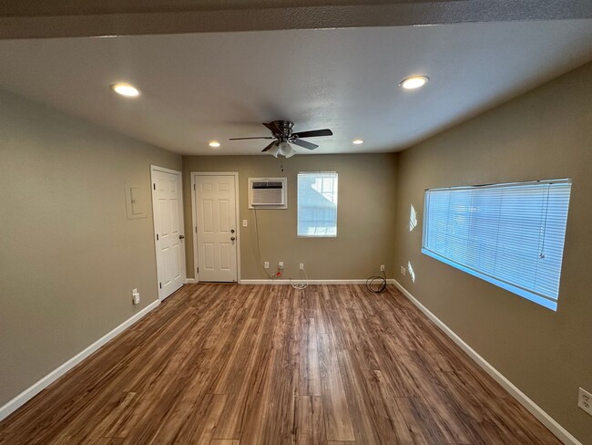 Building Photo - Charming & Spacious 2-Bedroom Home in Sacr...