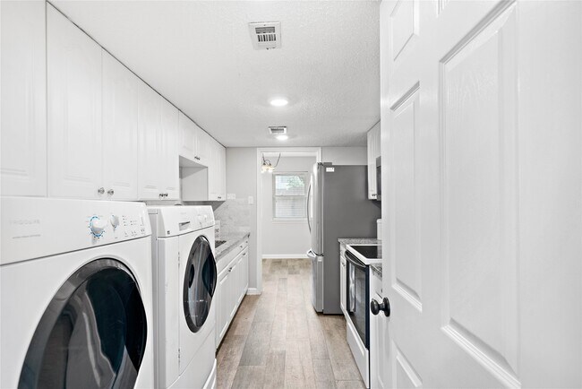 Building Photo - 14256 Misty Meadow Ln