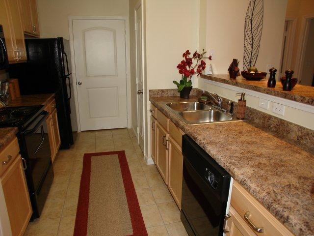 Foto del edificio - 9105 Lenox Pointe Dr