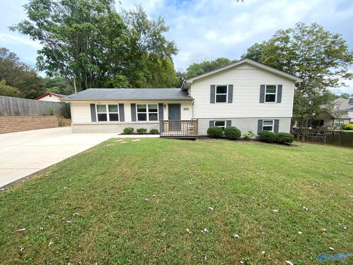 Foto principal - 237 Schrimsher Rd