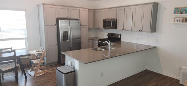 Building Photo - 1320 Weatherford Ln