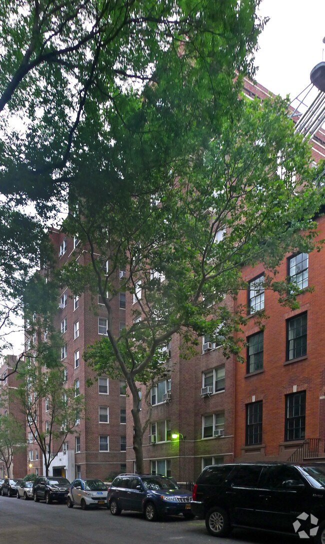 Building Photo - 135 Willow St