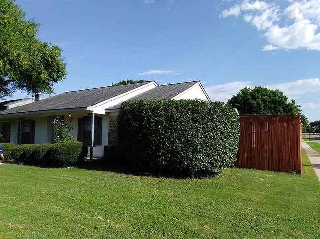 Foto del edificio - 901 Elmhill Ct