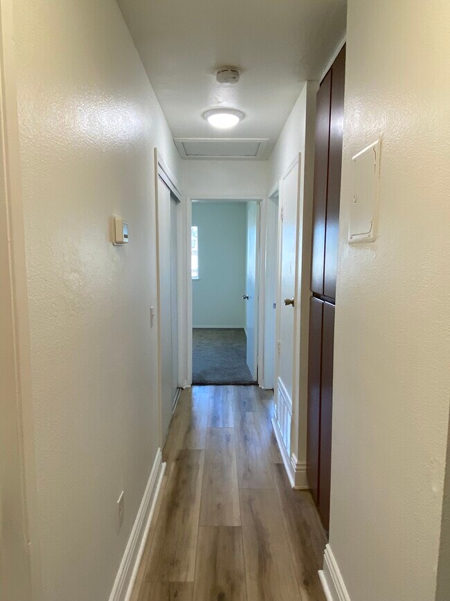 Building Photo - 671 Walnut Dr
