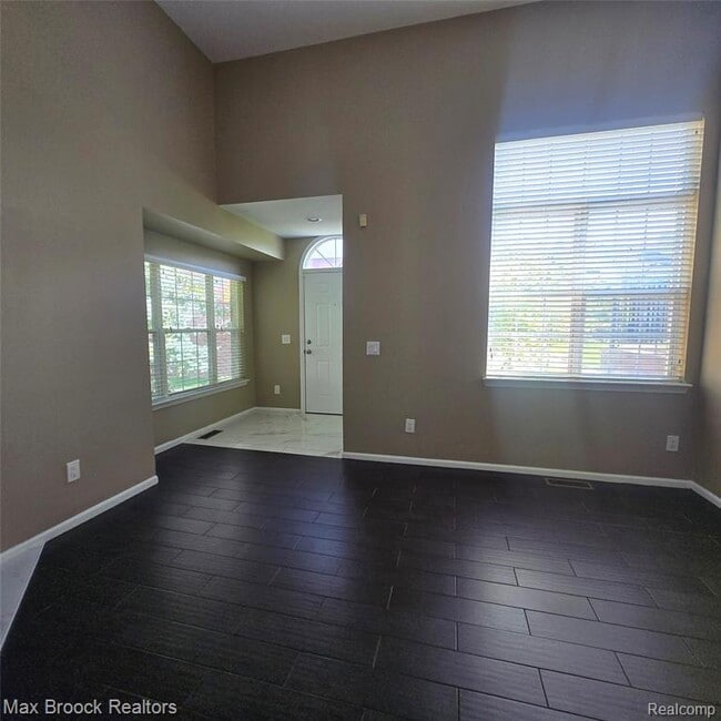 Foto del edificio - 1643 Campau Farms Cir