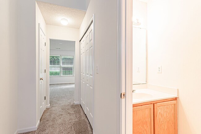 Building Photo - Convenient to Furman and Travelers Rest