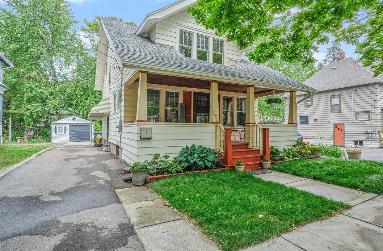 Primary Photo - 520 W Washington St