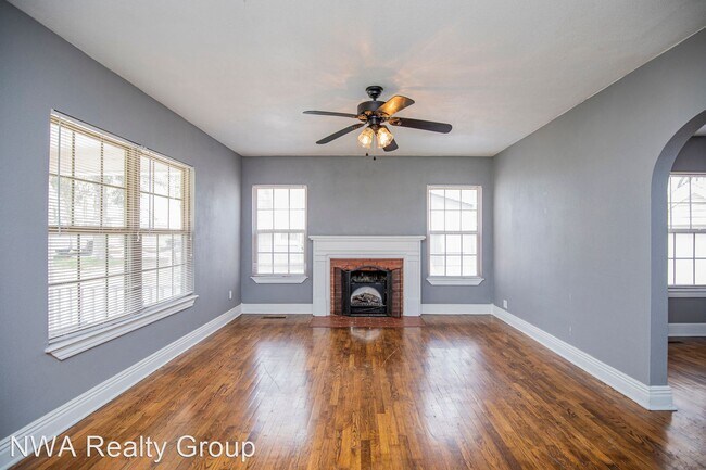 Building Photo - 2 br, 1 bath House - 821 S. 3rd Street