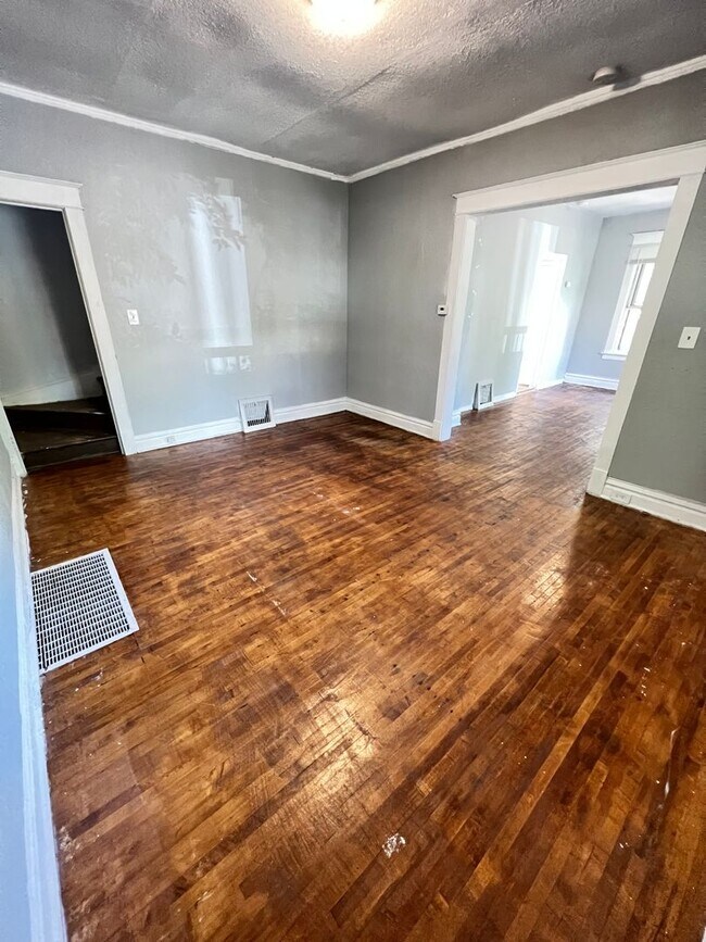 Foto del edificio - 708 E 6th St