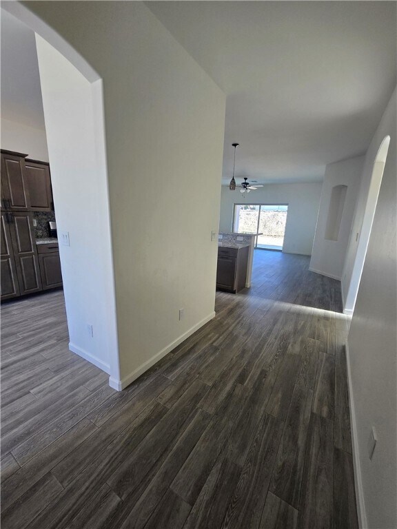 Foto del edificio - 2561 N Ridge Ave