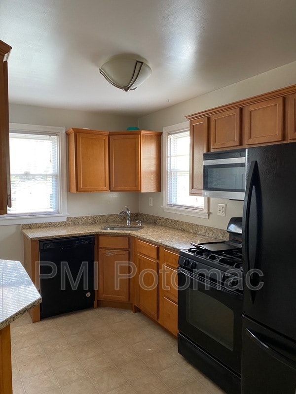 Building Photo - 12402 Flack St