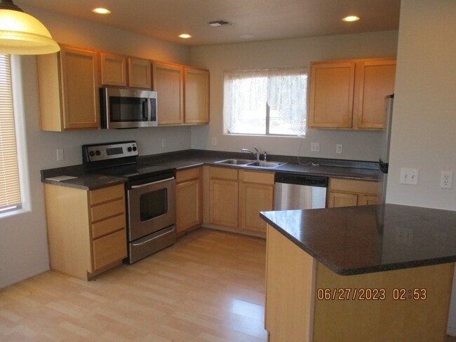 Foto del edificio - 1975 Village Dr