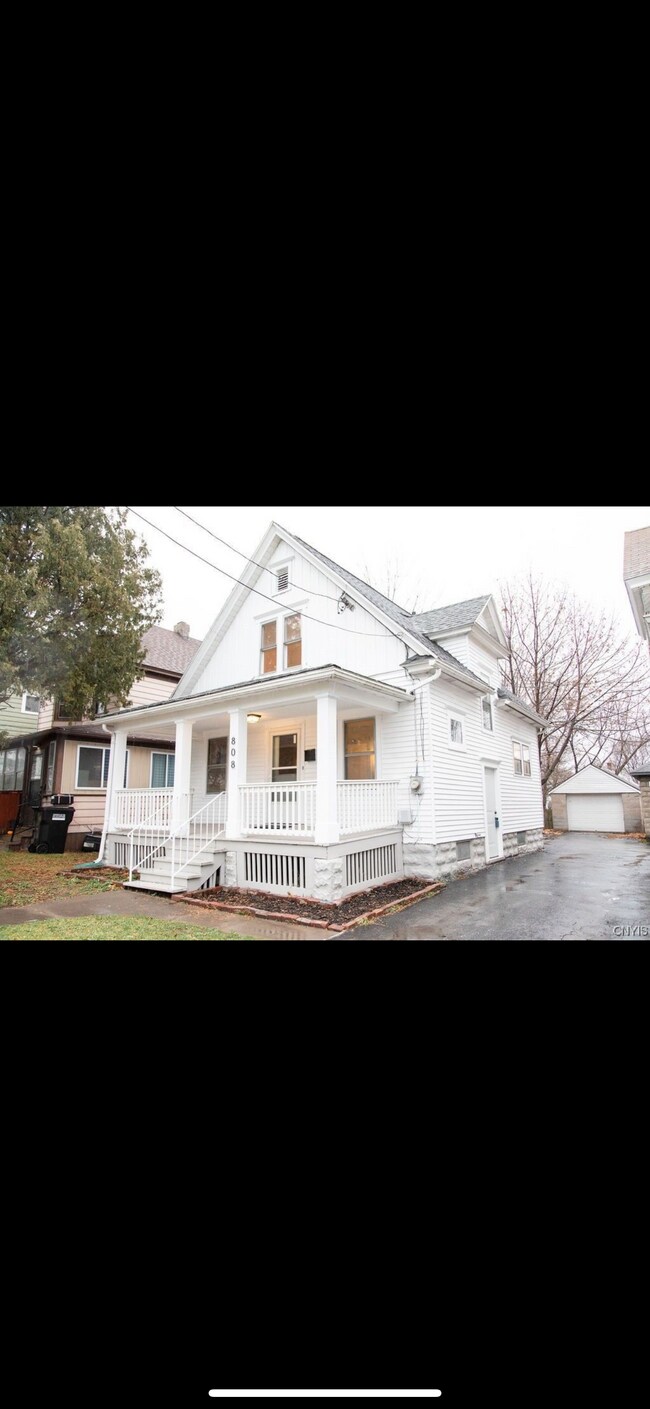 Foto del edificio - 808 Teall Ave