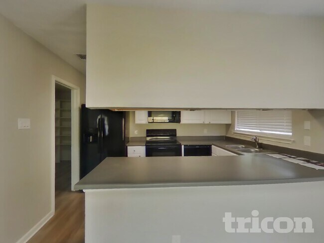 Foto del edificio - 7927 Wayside Trail