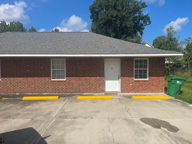 Building Photo - 44611 Crisp Rd