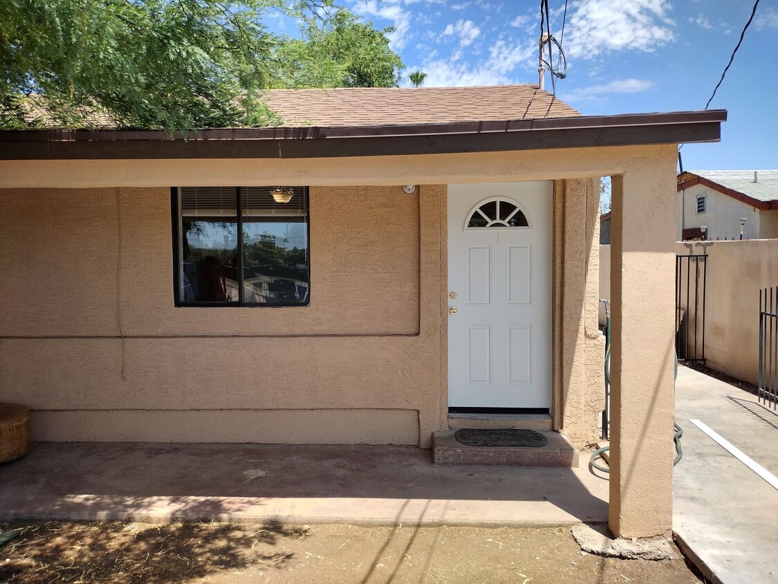 Primary Photo - Cute 1 Bed 1 Bath with water & electric in...