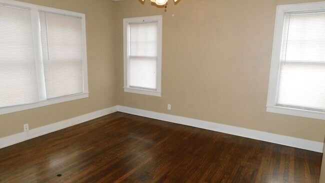 Building Photo - 502 S Fannin Ave