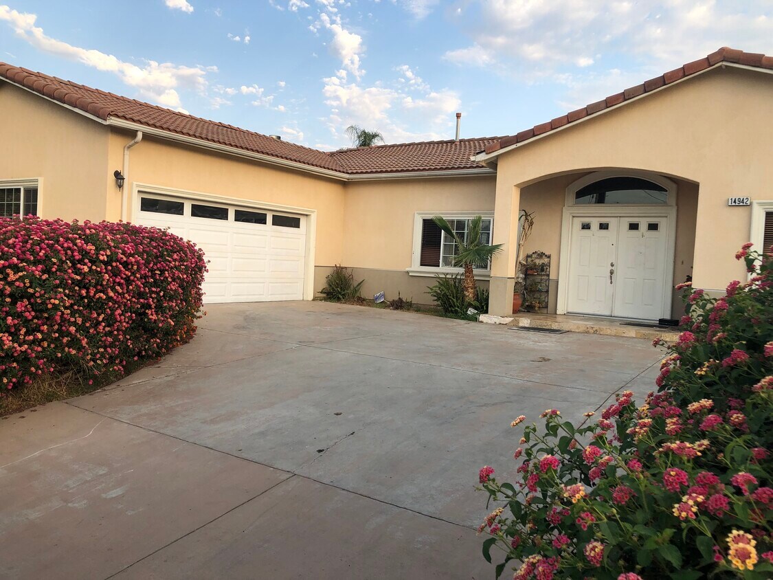 14942 Lassen St, Mission Hills, CA 91345 House Rental in Mission