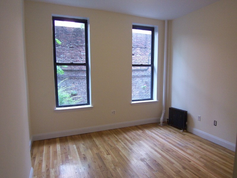 Foto principal - 533 W 49th St