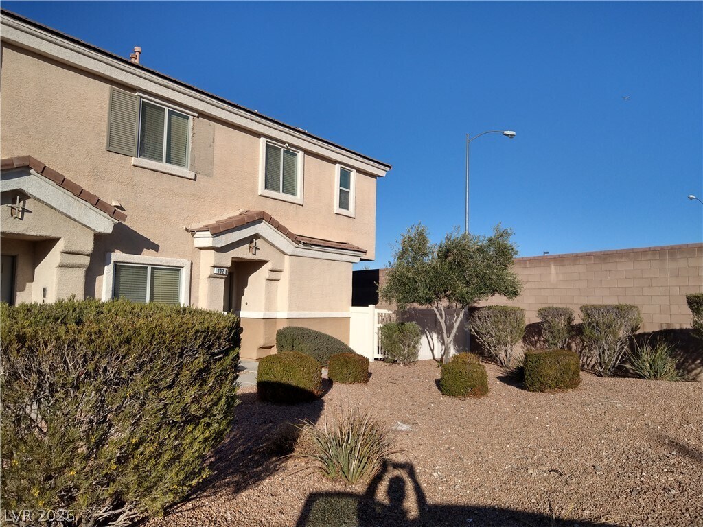 Building Photo - 10653 Petricola St