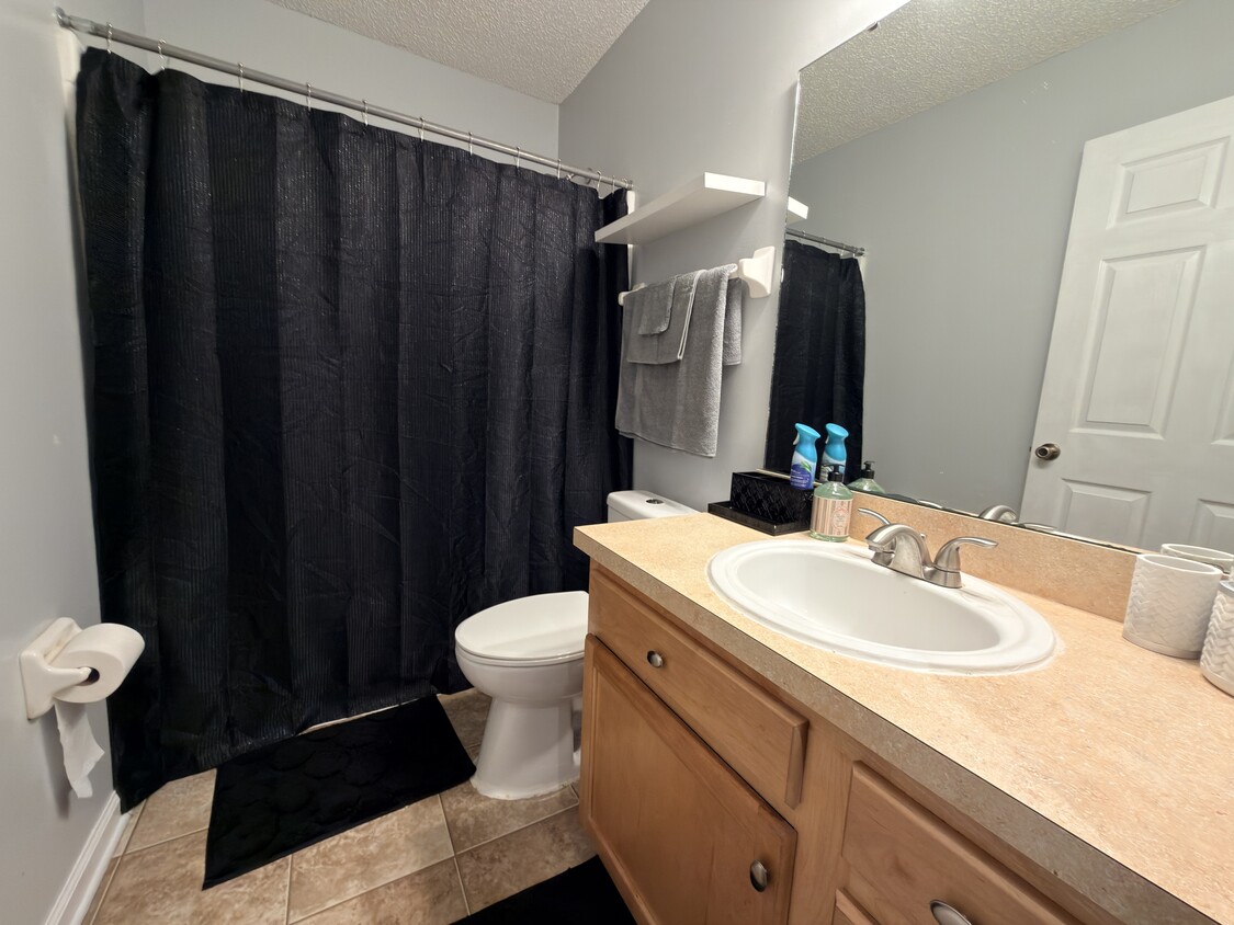 Building Photo - 8663 Julia Marie Cir