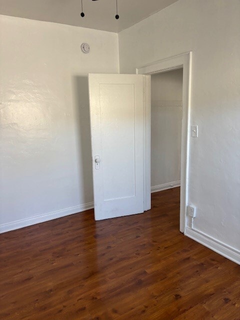 Building Photo - 114 E Ave 42