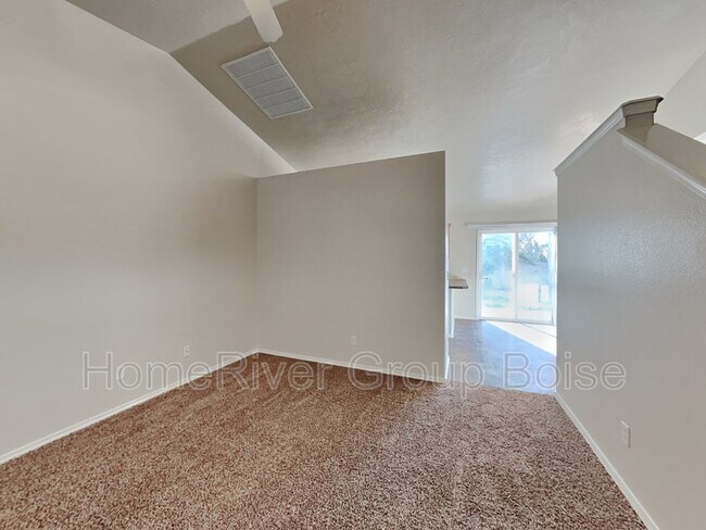 Foto del edificio - 2795 N Updale Ave