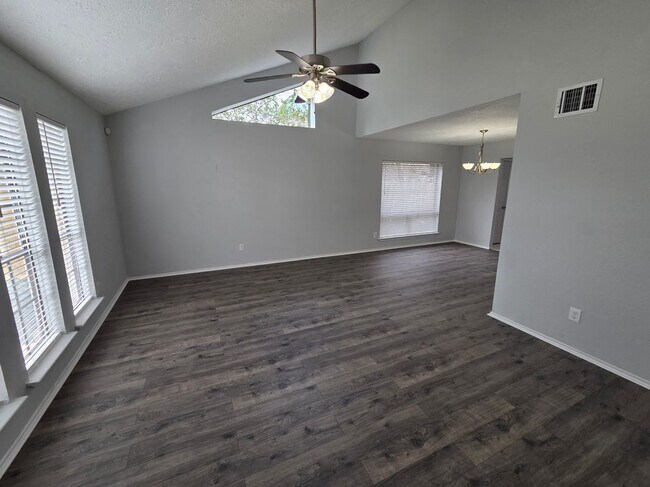 Foto del edificio - 1454 Plumwood Dr